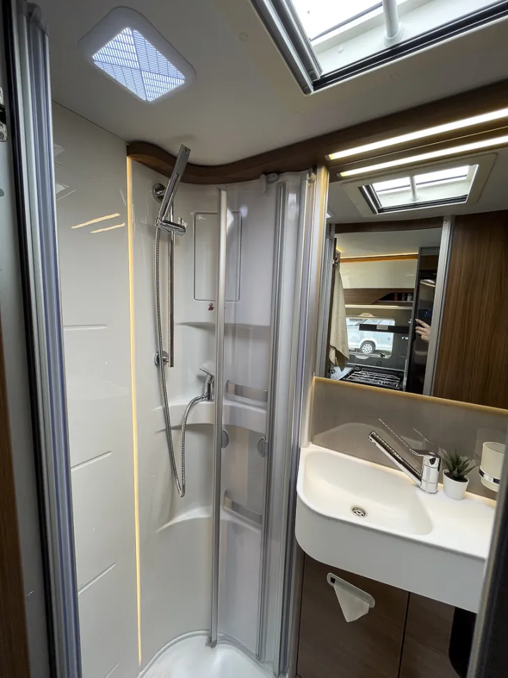 Fahrzeugbild Hymer B-MC I 600 WhiteLine *5.Sitzpl.*Solar*Dachklima #18