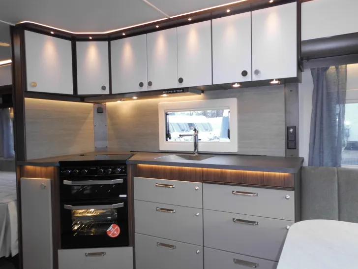 Fahrzeugbild Polar Blueline 650 BSA Heckbad Einzelbetten 2xALDE ++ #8