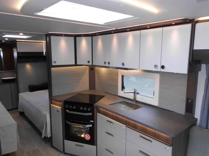 Fahrzeugbild Polar Blueline 650 BSA Heckbad Einzelbetten 2xALDE ++ #9