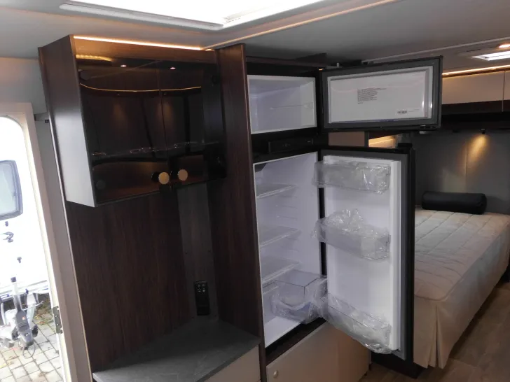 Fahrzeugbild Polar Blueline 650 BSA Heckbad Einzelbetten 2xALDE ++ #13