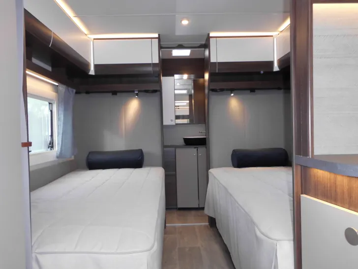 Fahrzeugbild Polar Blueline 650 BSA Heckbad Einzelbetten 2xALDE ++ #14