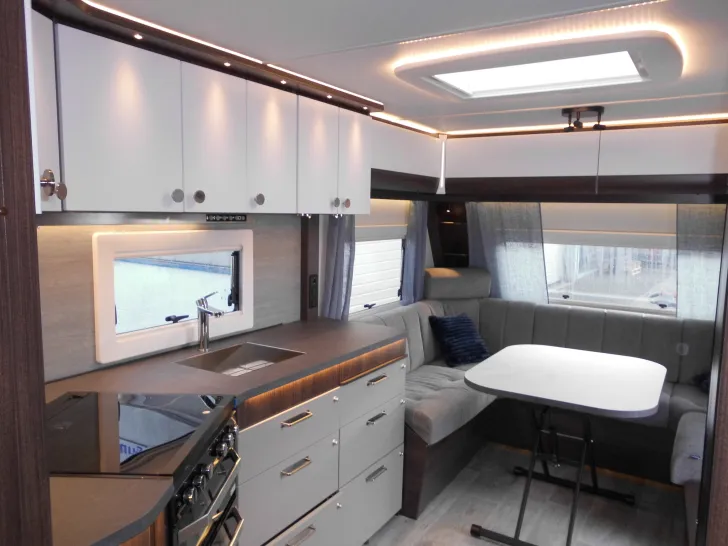 Fahrzeugbild Polar Blueline 650 BSA Heckbad Einzelbetten 2xALDE ++ #18