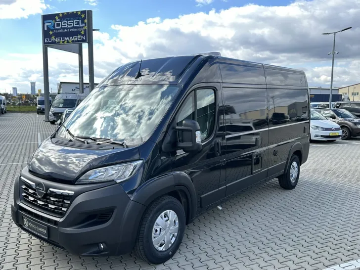 Fahrzeugbild Megamobil Mega Twin 600 Truma Kombi 6 DE 2m x 1,9m Bett #1