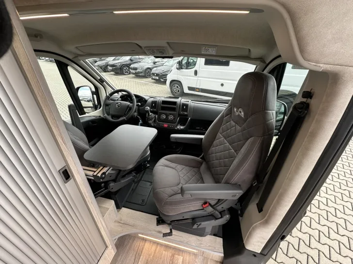 Fahrzeugbild Megamobil Mega Twin 600 Truma Kombi 6 DE 2m x 1,9m Bett #17