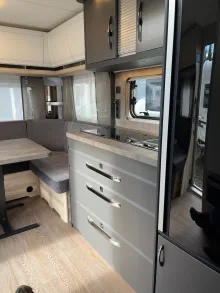 Fahrzeugbild Hobby De Luxe 460 UFe neuwertiger Zustand #7