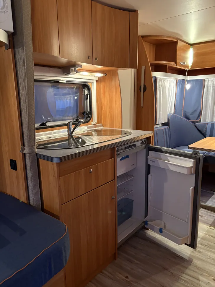 Fahrzeugbild Bürstner Flipper 460 TL Einzelbetten, Mikrow #6