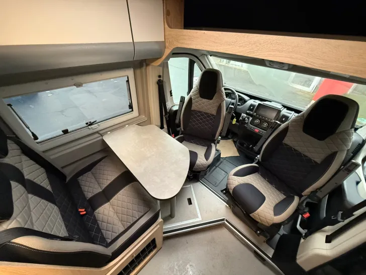 Fahrzeugbild Clever SELECT LINE Celebration 600 #48