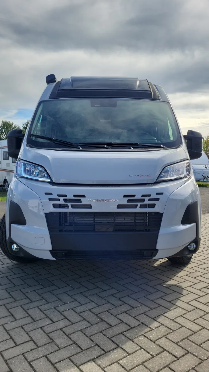 Frontal Vorne Weinsberg CaraBus 600 ME EDITION [FIRE] Automatik, Paket auto. Fahren