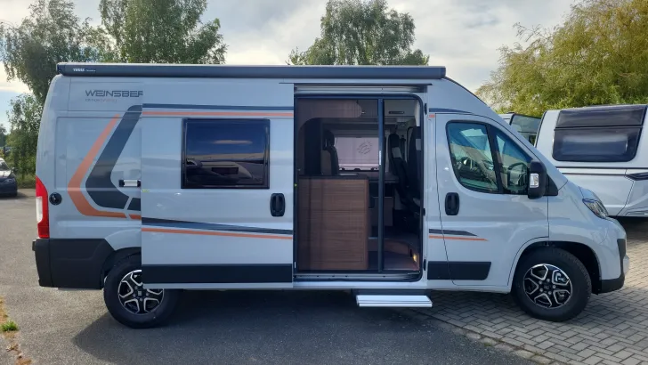 Seitlich Weinsberg CaraBus 600 ME EDITION [FIRE] Automatik, Paket auto. Fahren