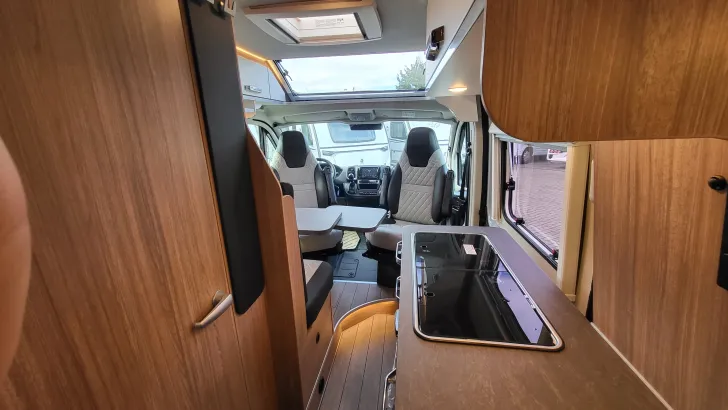 Sicht vorne-hinten Weinsberg CaraBus 600 ME EDITION [FIRE] Automatik, Paket auto. Fahren