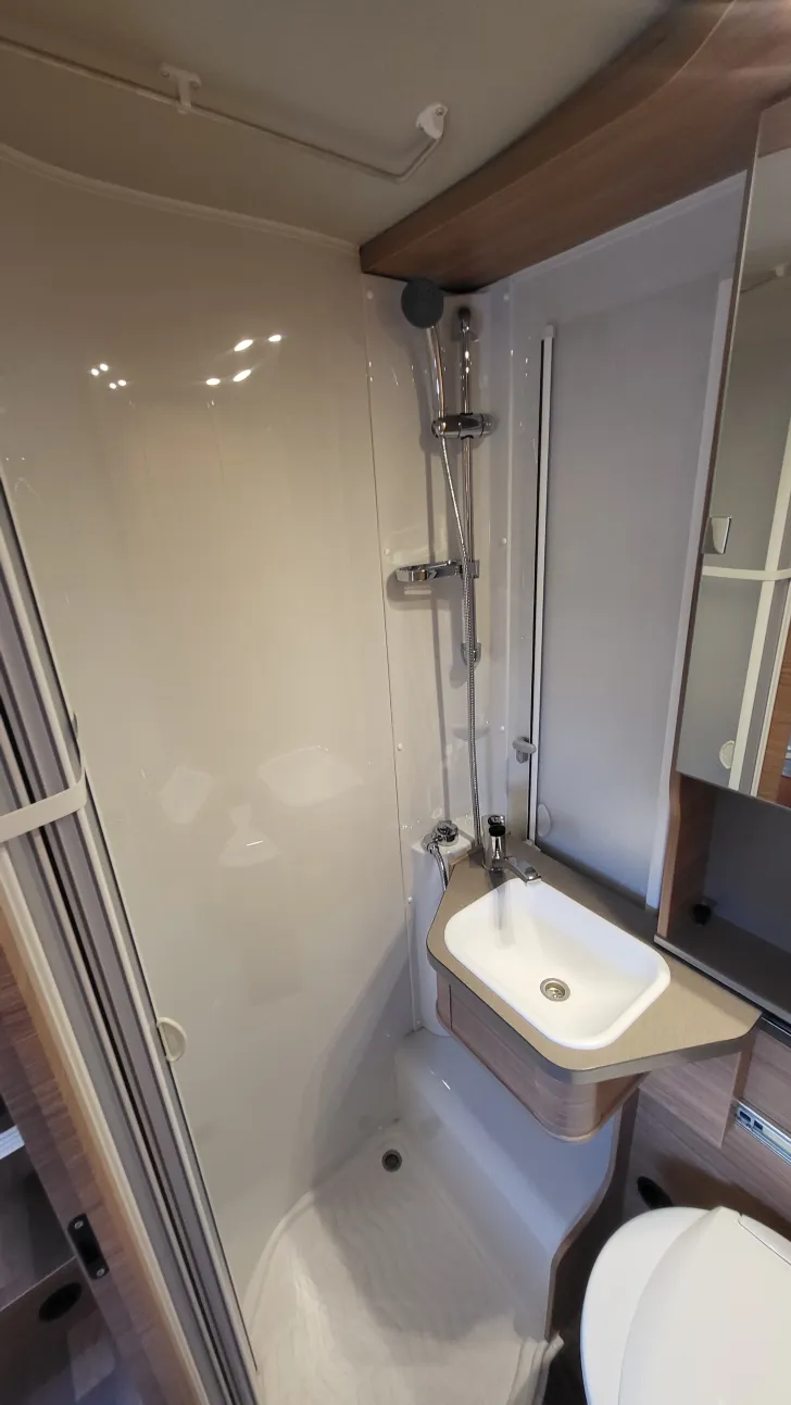 Fahrzeugbild Weinsberg CaraCompact 640 MEG Suite EDITION [PEPPER] #17