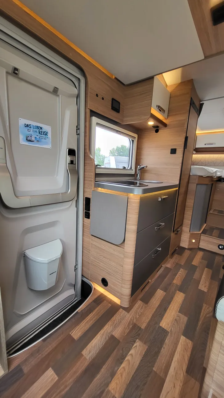 Fahrzeugbild Weinsberg CaraCompact Suite 640 MEG EDITION [PEPPER] #19