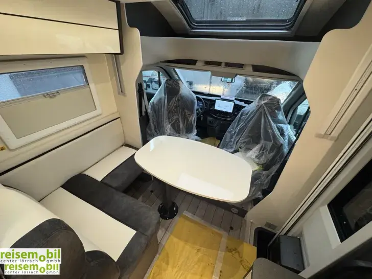Fahrzeugbild Forster T 599 HB Coupé (Slim) mit Hubbett #5