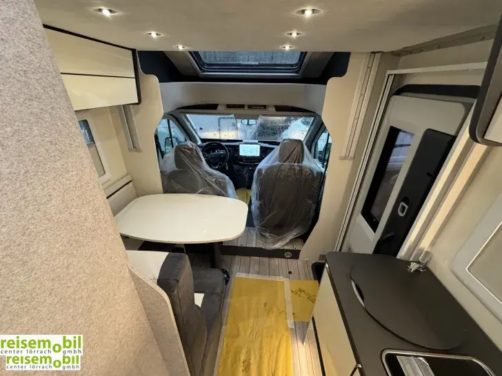 Fahrzeugbild Forster T 599 HB Coupé (Slim) mit Hubbett #9