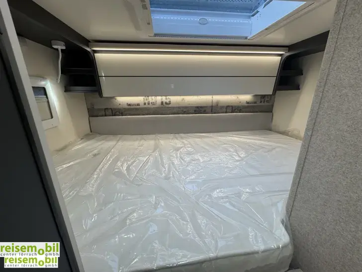 Fahrzeugbild Forster T 599 HB Coupé (Slim) mit Hubbett #12
