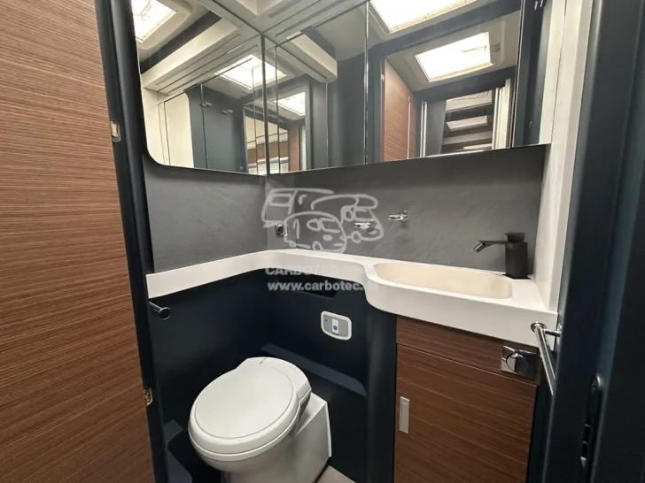 Fahrzeugbild Laika Kreos L 5009 #13