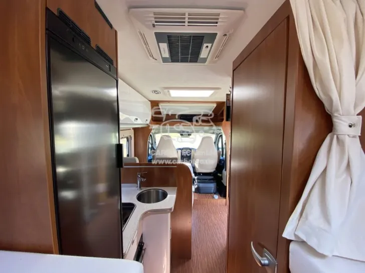 Fahrzeugbild Laika Kosmo Emblema 209 E #8