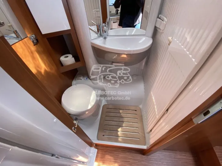 Fahrzeugbild Laika Kosmo Emblema 209 E #11