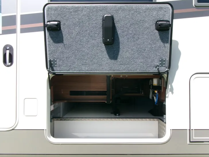 Fahrzeugbild Carthago chic s-plus I 61 XL LE Iveco #4