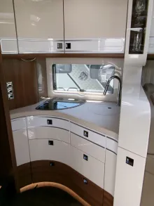 Fahrzeugbild Carthago chic s-plus I 61 XL LE Iveco #10