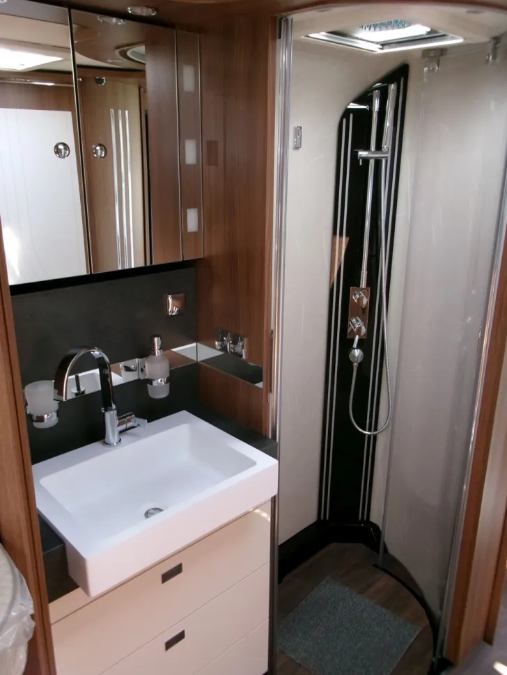 Fahrzeugbild Carthago chic s-plus I 61 XL LE Iveco #17