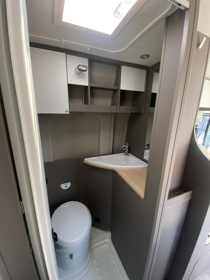 Fahrzeugbild LMC Innovan 70 600/603 #12