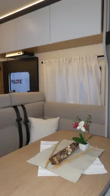 Fahrzeugbild Pilote Pacific P690GJ Expression FAS-Navi-LiFePo-Solar #11