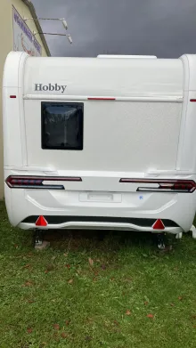 Frontal Hinten Hobby De Luxe 400 SFe
