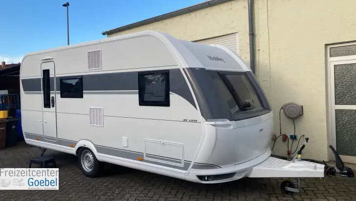 Schräg Vorne Hobby De Luxe 490 KMF