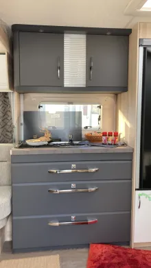 Küchen Hobby De Luxe 515 UHK Hubbett