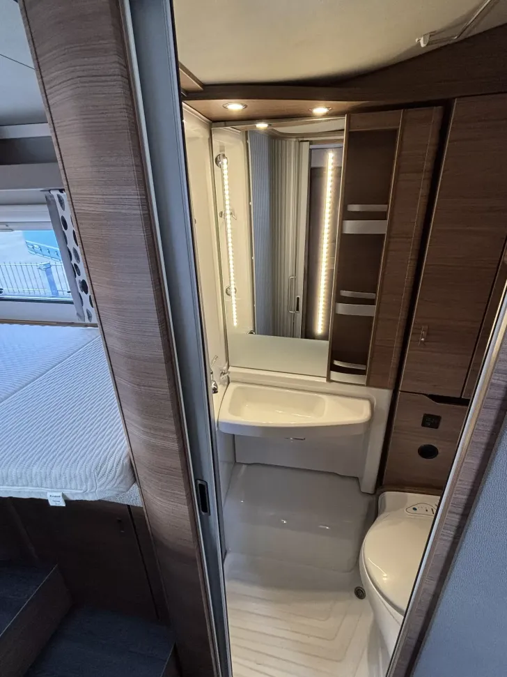 Fahrzeugbild Knaus VAN WAVE 640 MEG Vansation MAN Hubbett, Luft-Zusatzfederung #10