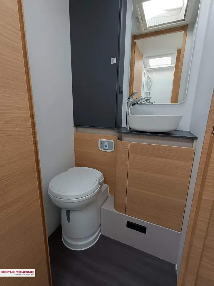 Fahrzeugbild Adria Matrix 60Y 670 SL Jubilee Markise, Modell 26 #12