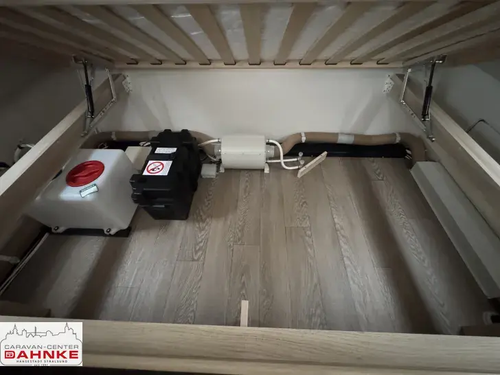 Fahrzeugbild Hobby De Luxe 490 KMF Autark, Garage, 1800 kg #11