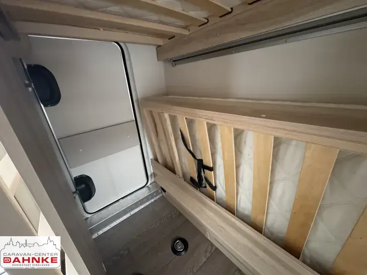 Fahrzeugbild Hobby De Luxe 490 KMF Autark, Garage, 1800 kg #12