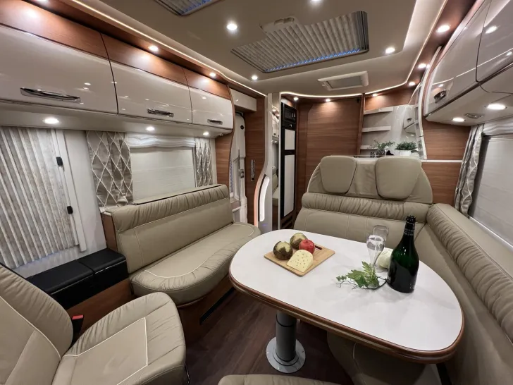 Fahrzeugbild Carthago chic c-line I 5.9 XL LE Mercedes (294) #15