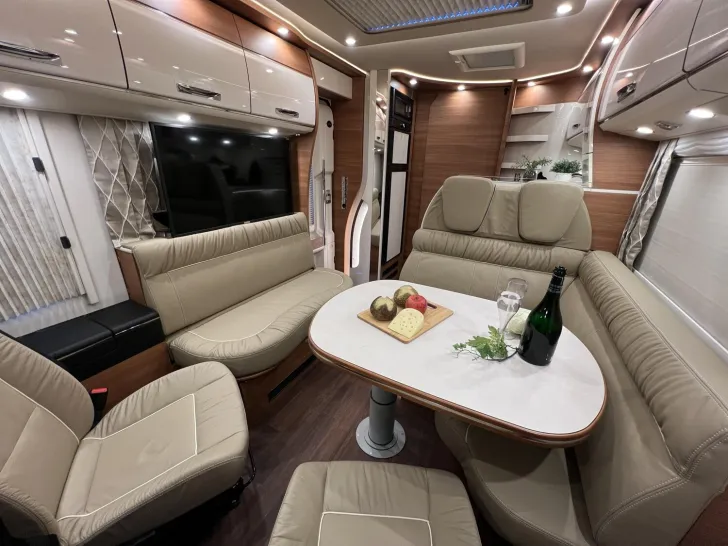 Fahrzeugbild Carthago chic c-line I 5.9 XL LE Mercedes (294) #16