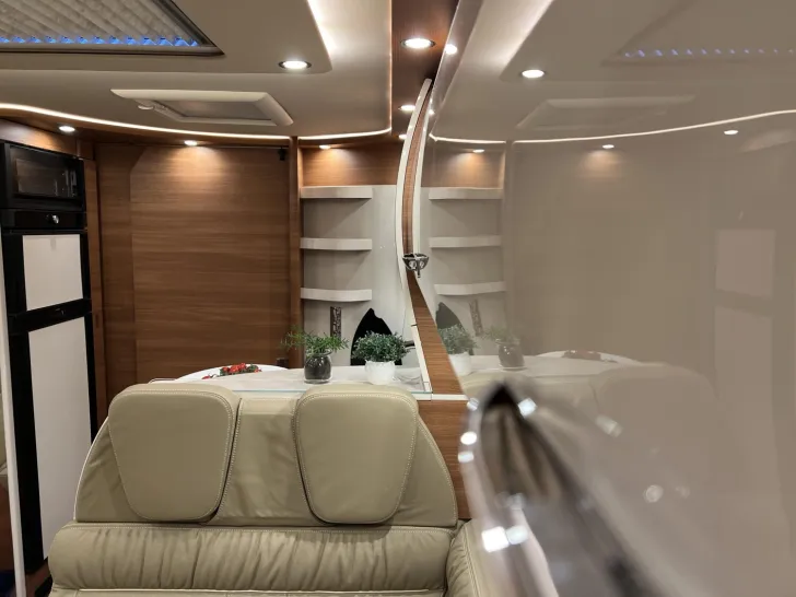 Fahrzeugbild Carthago chic c-line I 5.9 XL LE Mercedes (294) #18