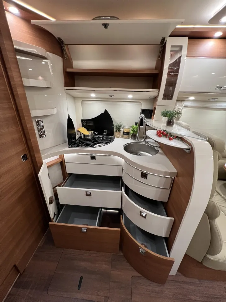 Fahrzeugbild Carthago chic c-line I 5.9 XL LE Mercedes (294) #21