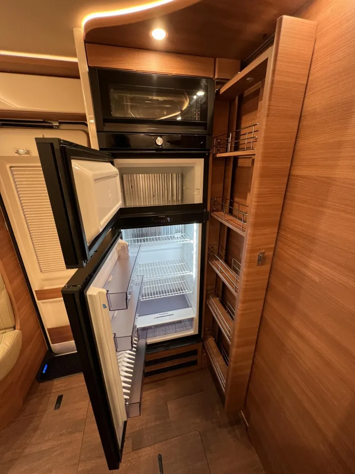 Fahrzeugbild Carthago chic c-line I 5.9 XL LE Mercedes (294) #23