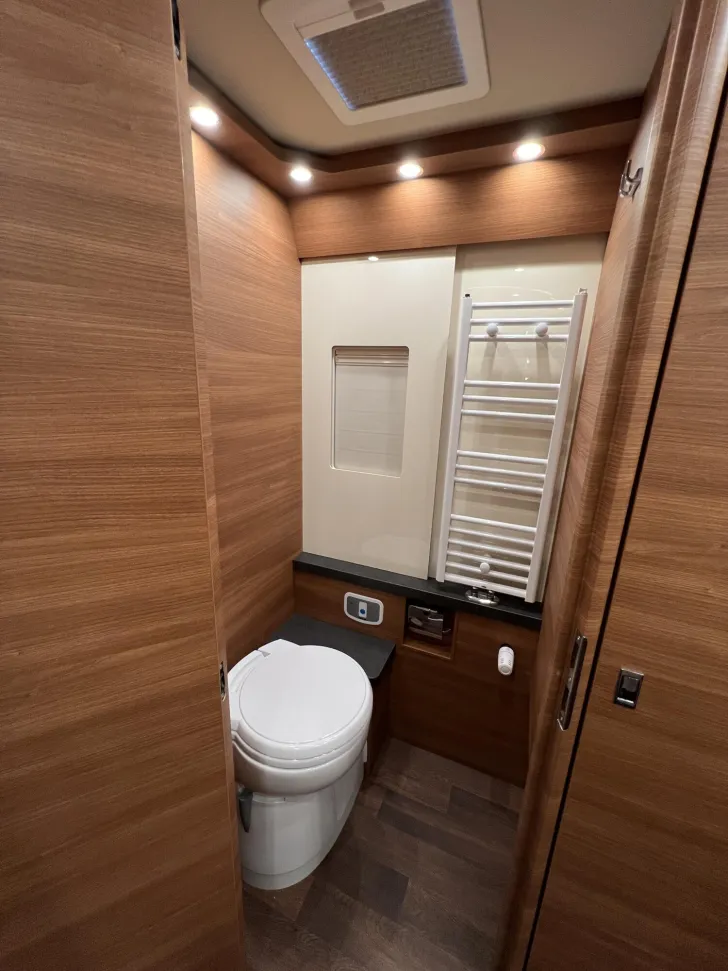 Fahrzeugbild Carthago chic c-line I 5.9 XL LE Mercedes (294) #35