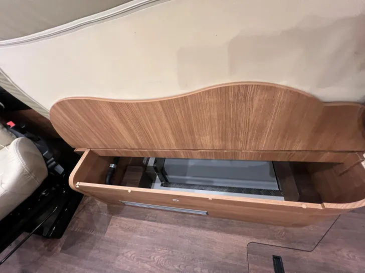 Fahrzeugbild Carthago chic c-line I 5.9 XL LE Mercedes (294) #39