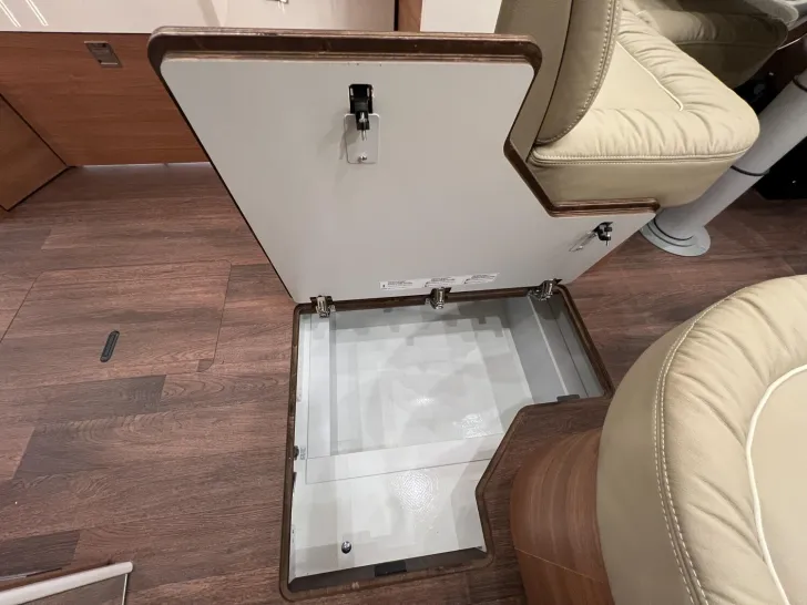 Fahrzeugbild Carthago chic c-line I 5.9 XL LE Mercedes (294) #40