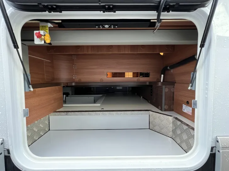 Fahrzeugbild Carthago chic c-line I 5.9 XL LE Mercedes (294) #41