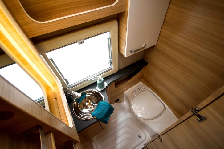 Fahrzeugbild Tabbert Vivaldi 550 E 2,5 Glattblech | Seitz-Fenster #13