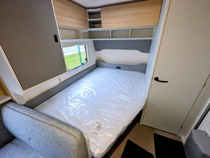 Fahrzeugbild Bürstner B66 465 TS AUFLASTUNG, DUSCHPAKET #8