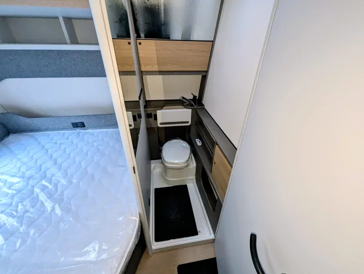 Fahrzeugbild Bürstner B66 465 TS AUFLASTUNG, DUSCHPAKET #12