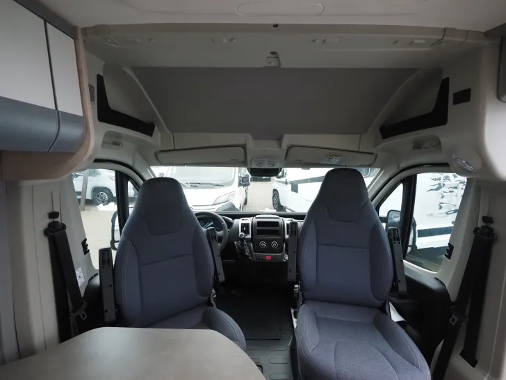 Fahrzeugbild Clever Tour 540, Heckschrank, Entfall Staufach Cockpit #6