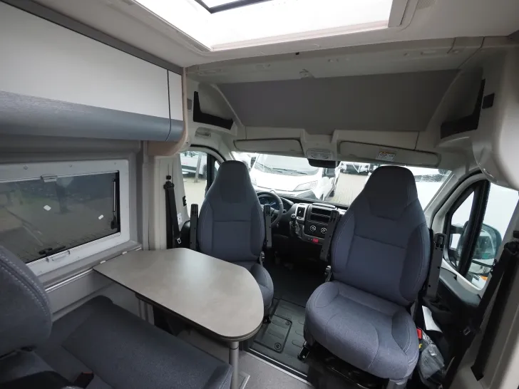 Fahrzeugbild Clever Tour 540, Heckschrank, Entfall Staufach Cockpit #7