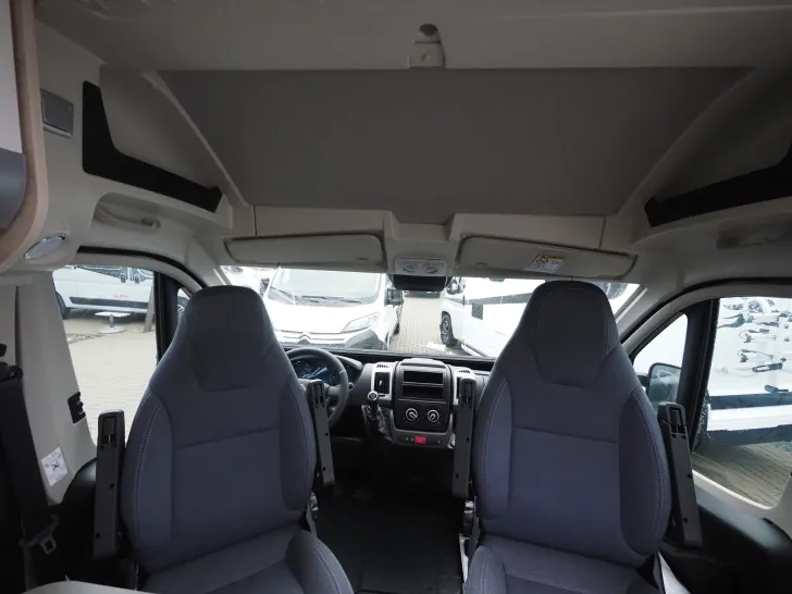 Fahrzeugbild Clever Tour 540, Heckschrank, Entfall Staufach Cockpit #8