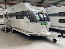 Fahrzeugbild Hobby De Luxe 540 KMFe Modell 2026 / 1800 kg #1